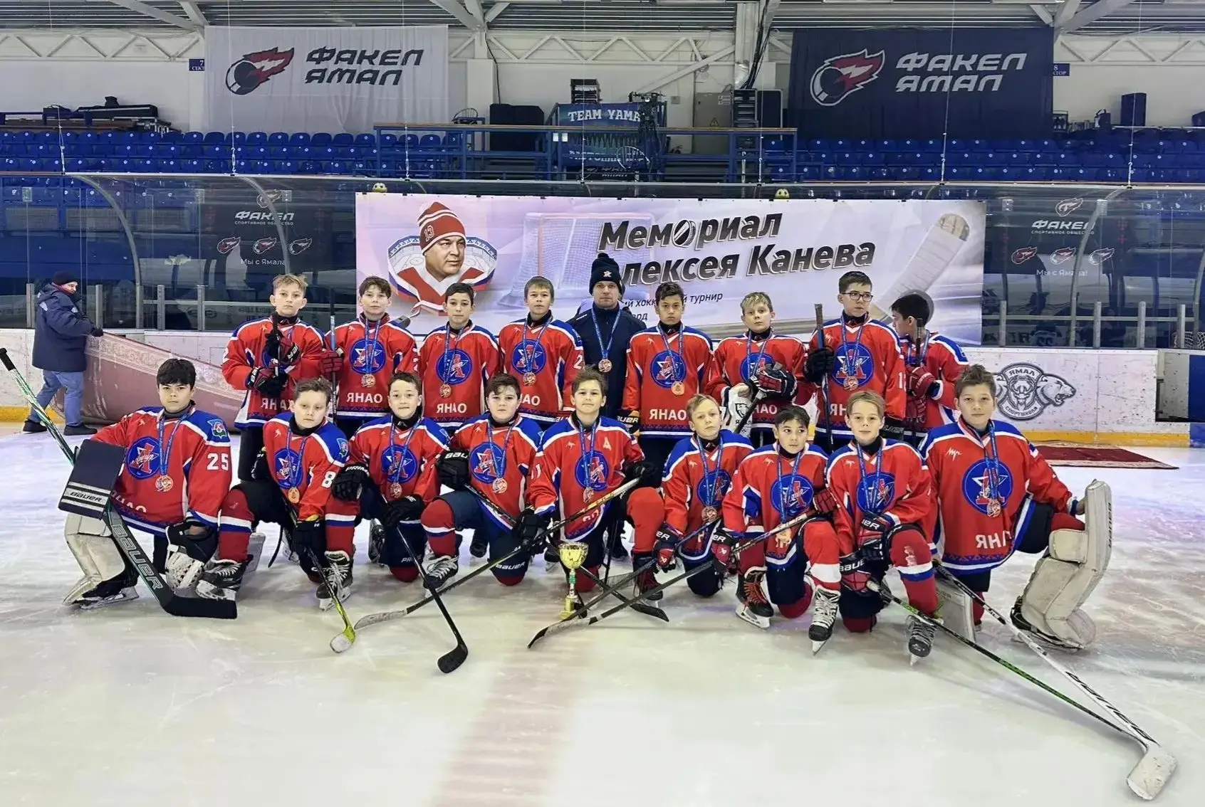 🏒 Бронзовый успех на льду Салехарда: «Арктур» — призер «Мемориала Алексея Канева»!