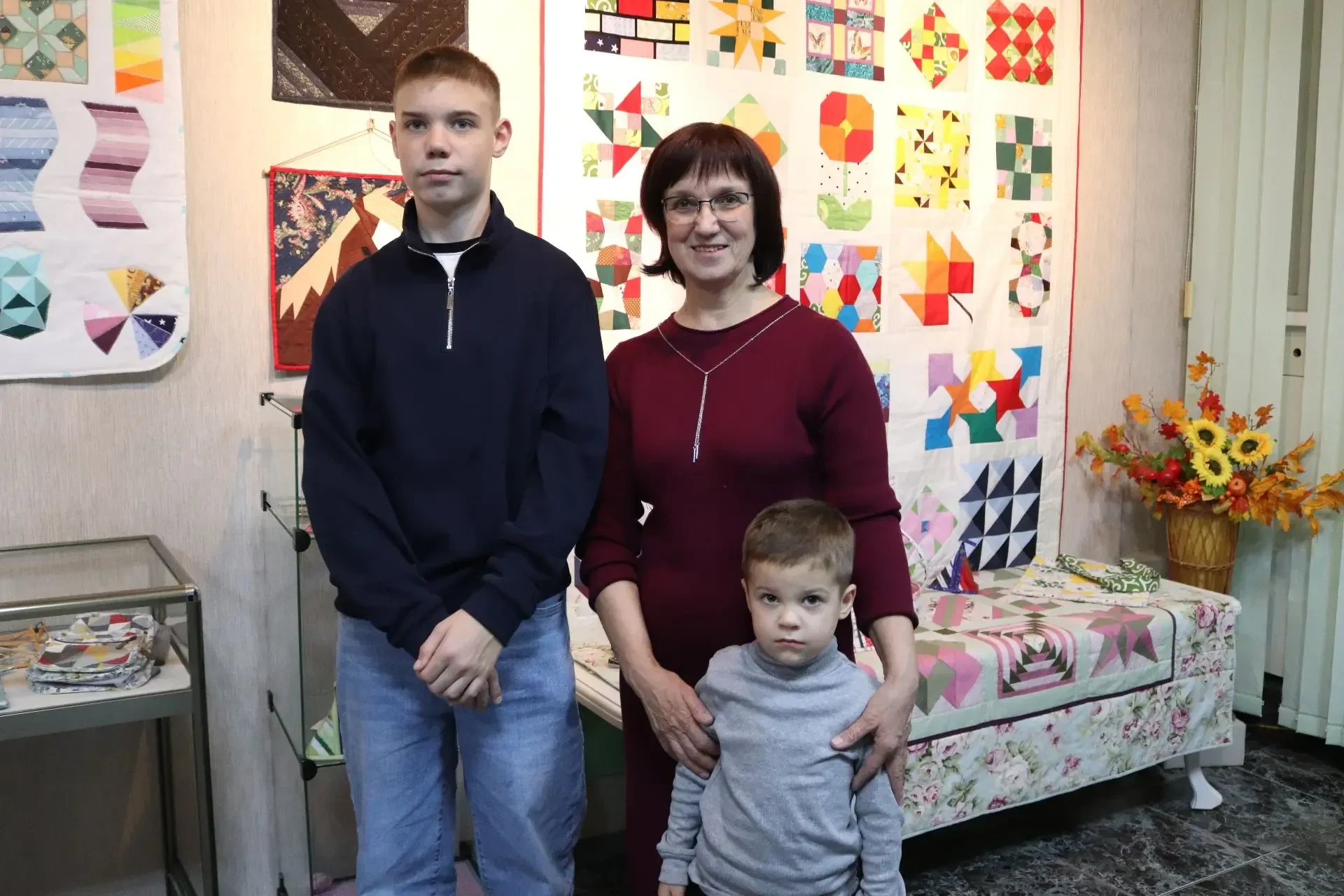 🧶В Пущино в Музее экологии и краеведения открылась выставка «Лоскутная история» Елены ...