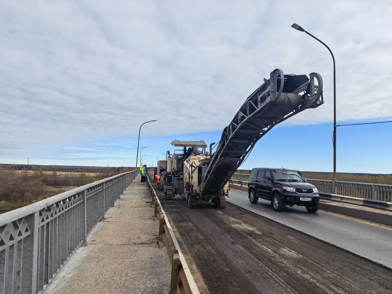 Краснозатонский мост обещают полностью открыть для движения на следующей неделе. Все ра...