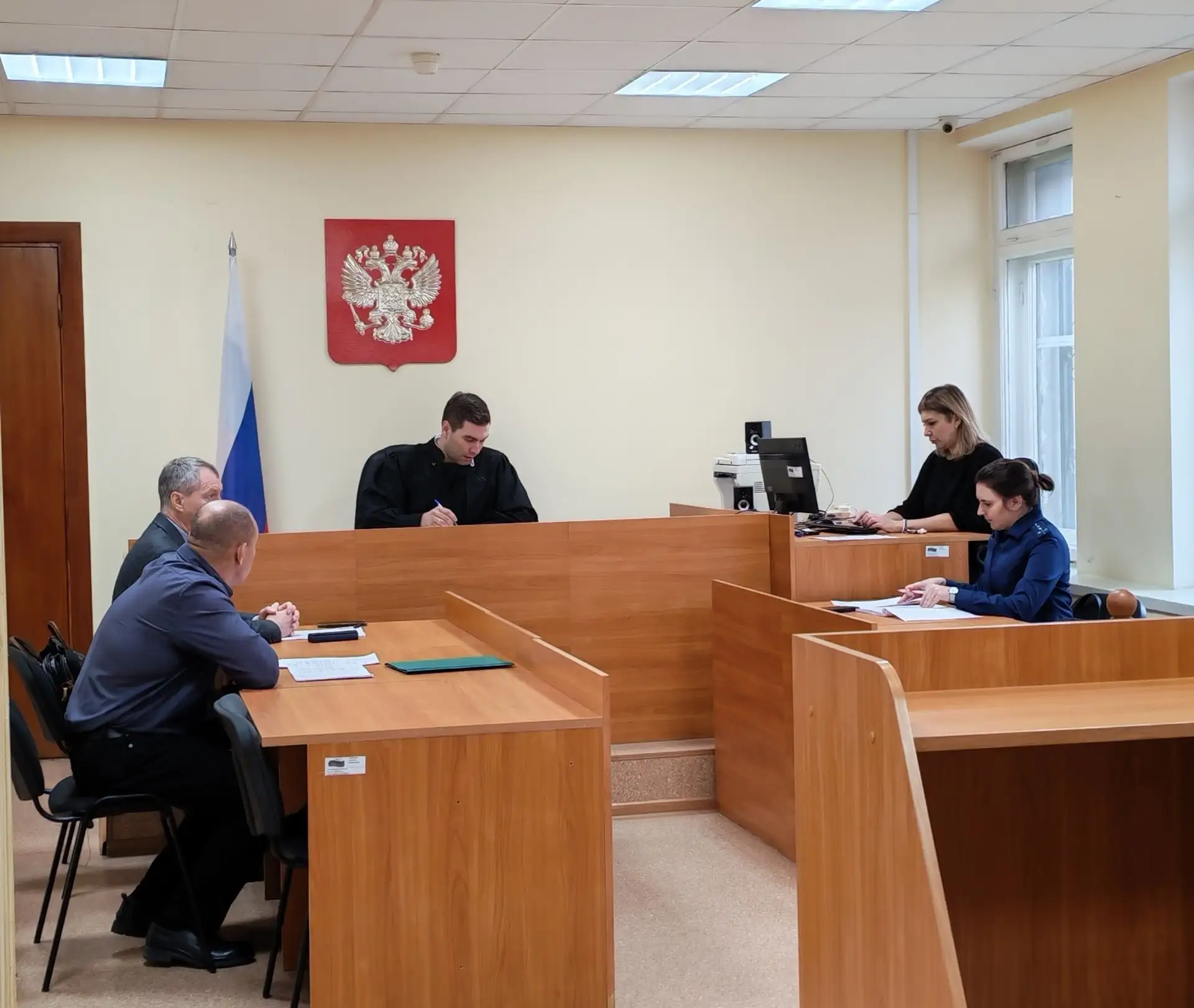 Слушается дело о посредничестве в передаче взятки за земельные участки без аукциона