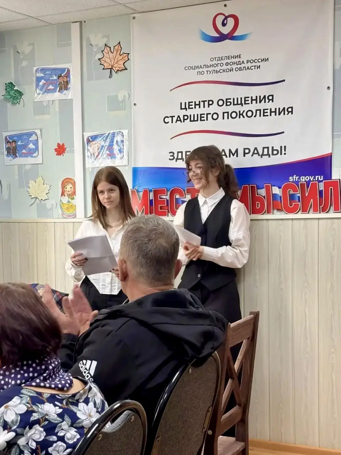🎉 Волонтёры АМТ устроили для гостей центра «В ритме жизни» путешествие в СССР! 🎉