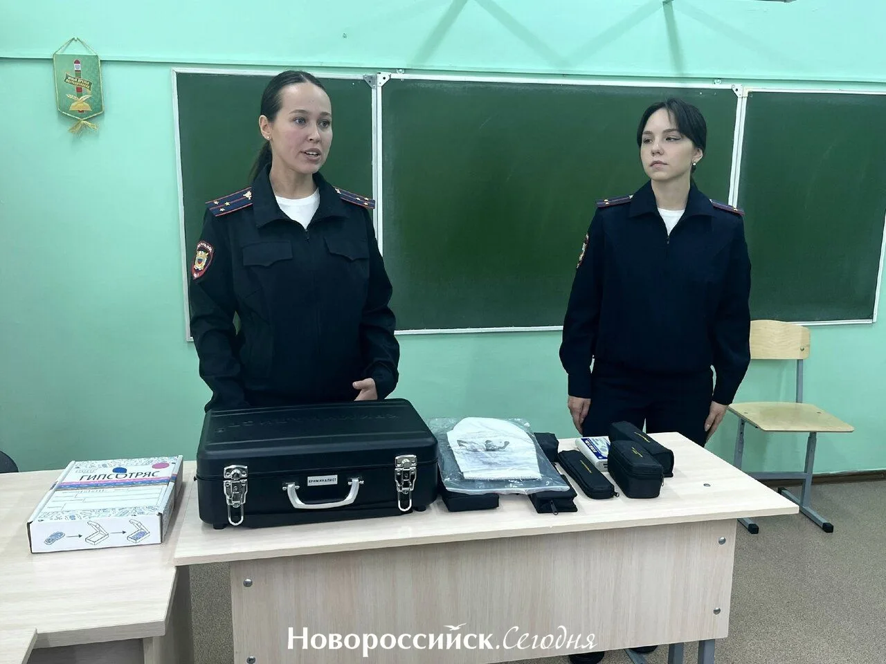 👩‍🔬Эксперты-криминалисты новороссийской полиции провели профориентационный мастер-кла...