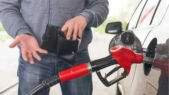 ⛽️ В России бензин с начала года подорожал на 22% — почти в четыре раза сильнее инфляции.