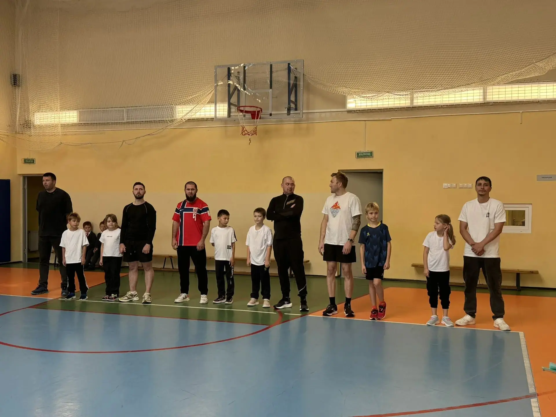 Папа в деле: в нашей школе прошли спортивные эстафеты ко Дню отца!