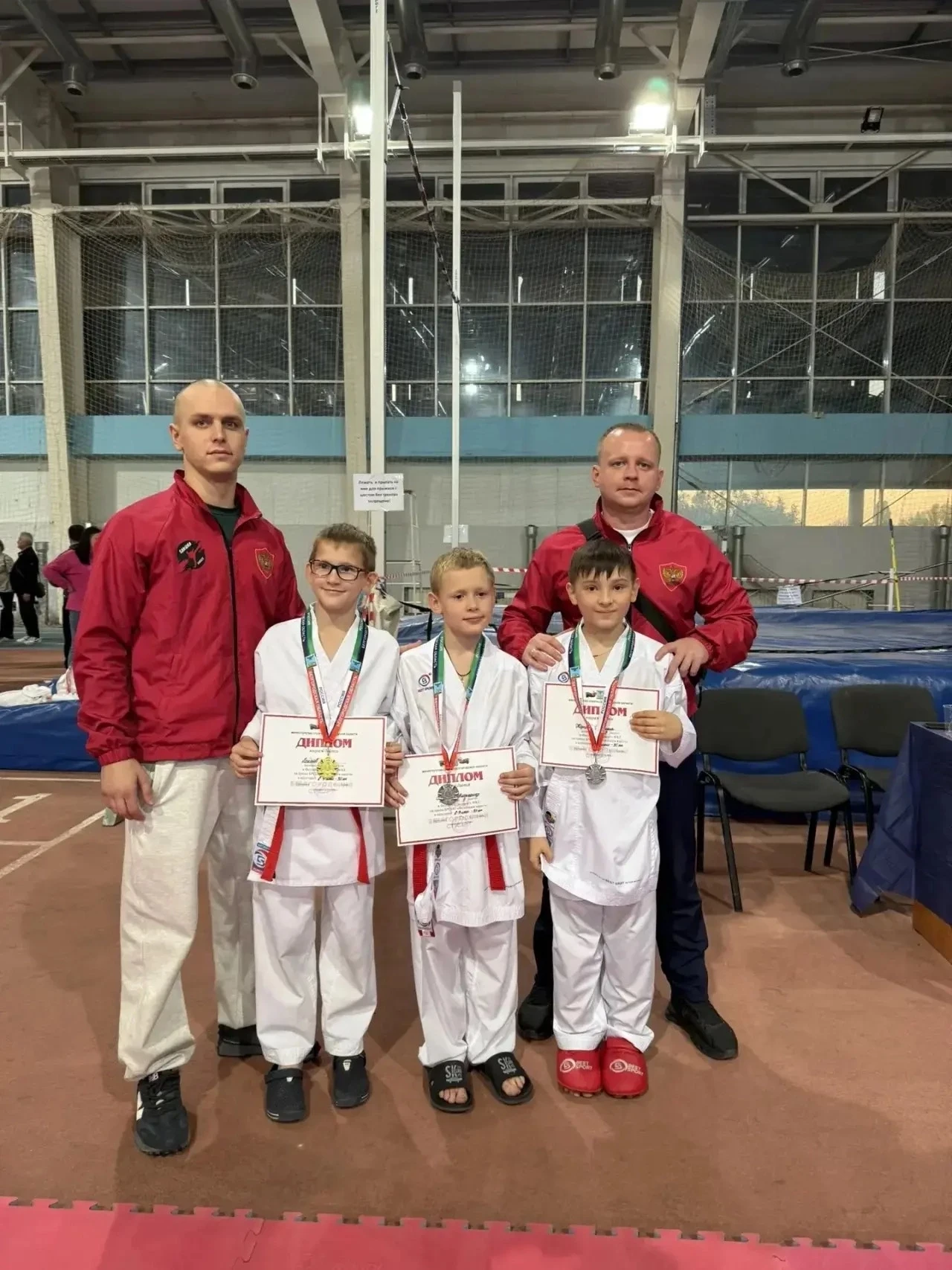 🥋 35 медалей на первенстве области и 7 наград на фестивале по каратэ!