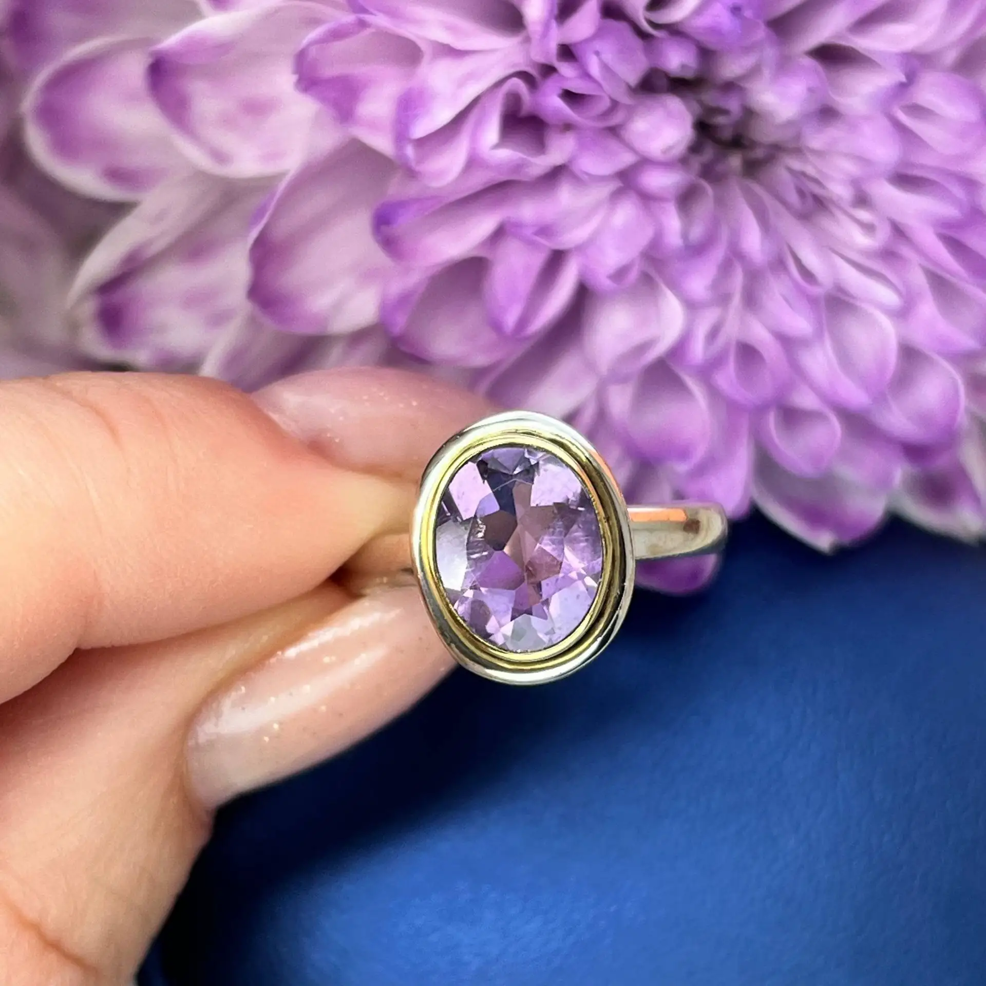 Красавец аметист💜 в элегантном кольце.