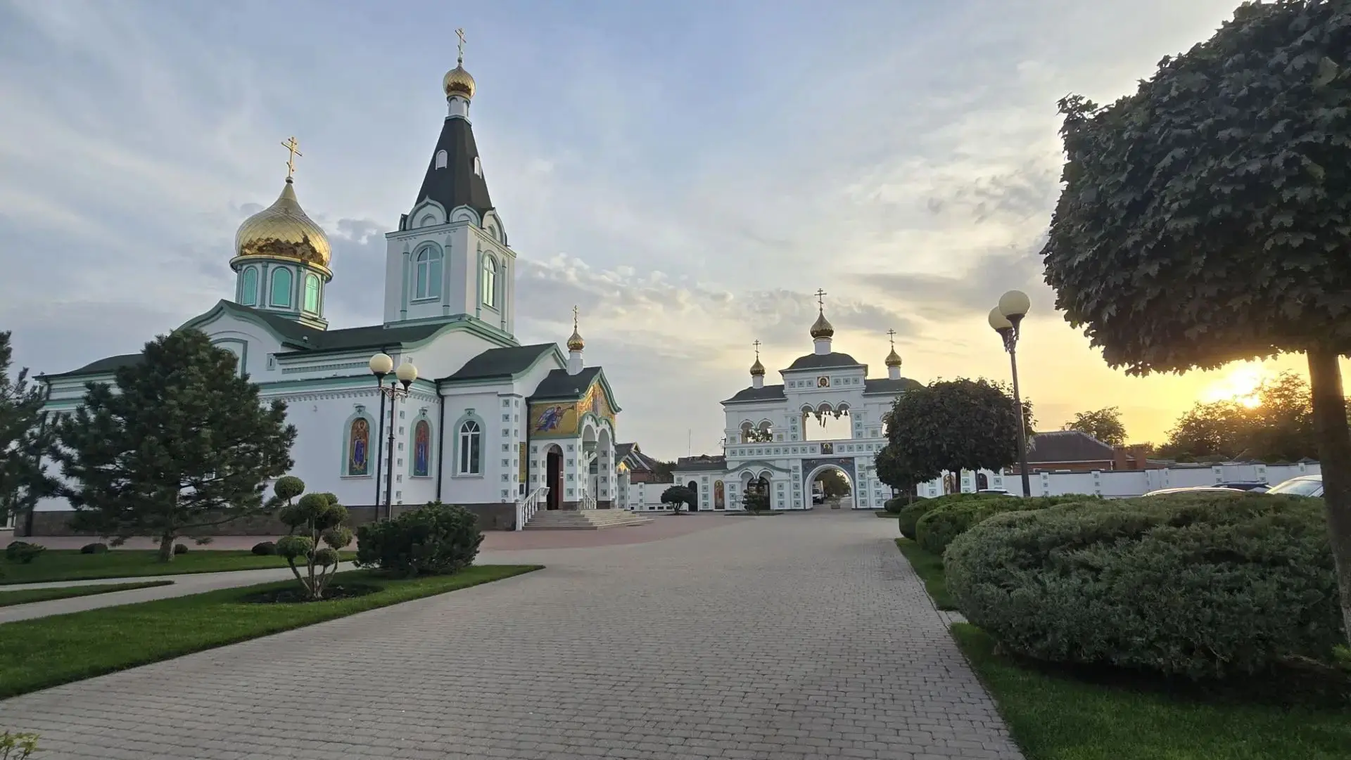 «Слава Тебе, показавшему нам свет!»