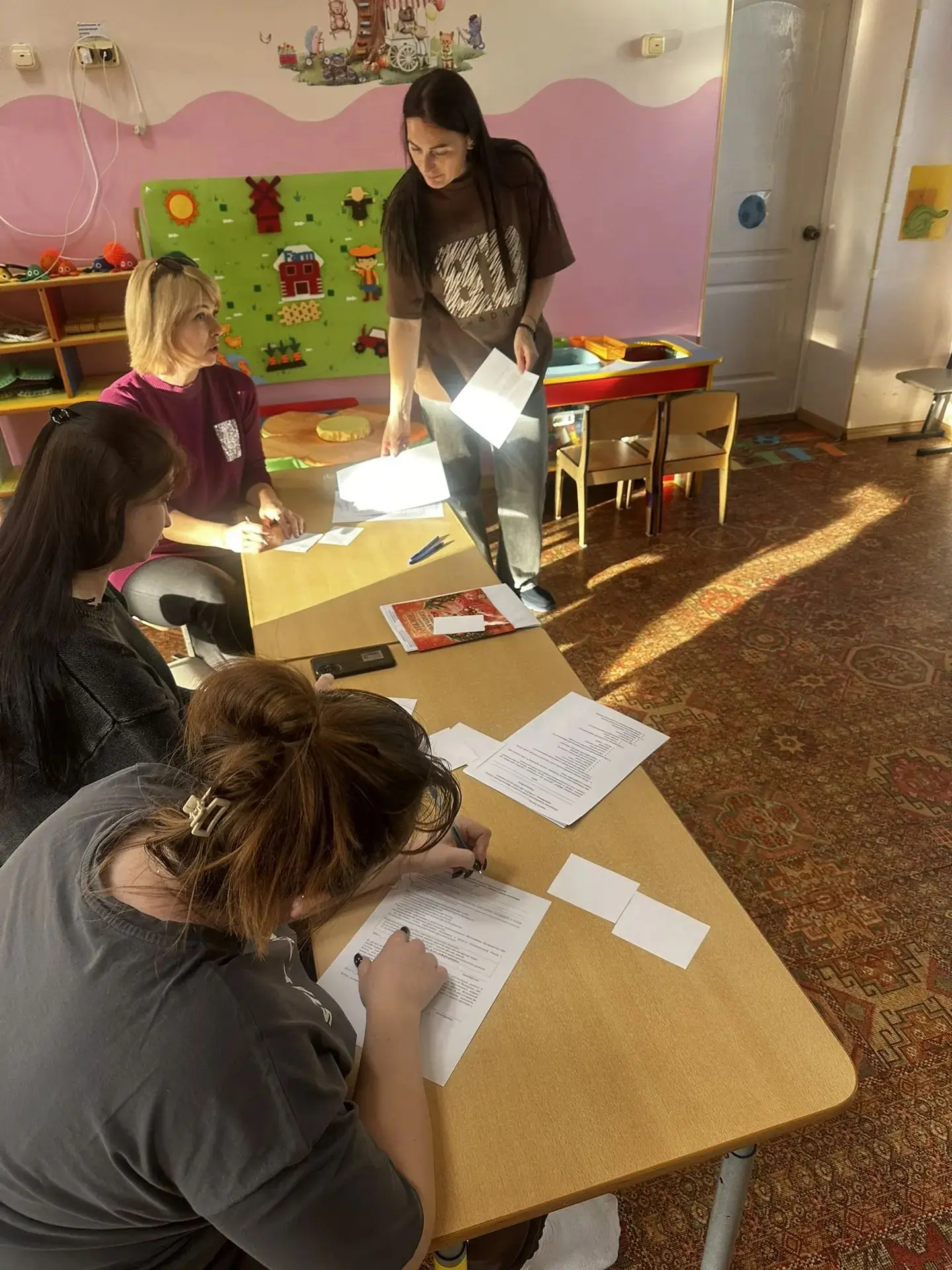 Родительское собрание в группе компенсирующей направленности «Крепыши»: «Семья и детски...