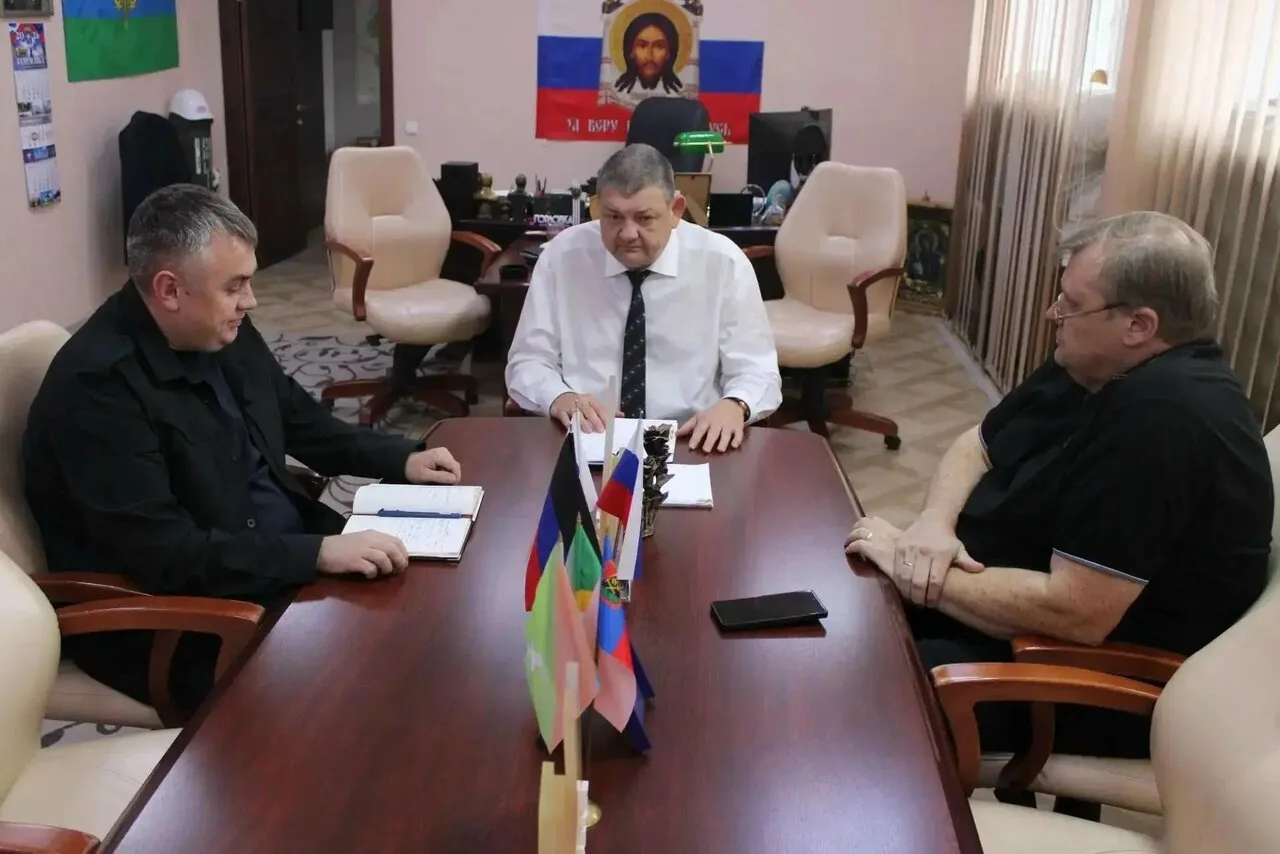Вице-премьер Илья Емельянов провел рабочую встречу с Главой городского округа Горловка ...