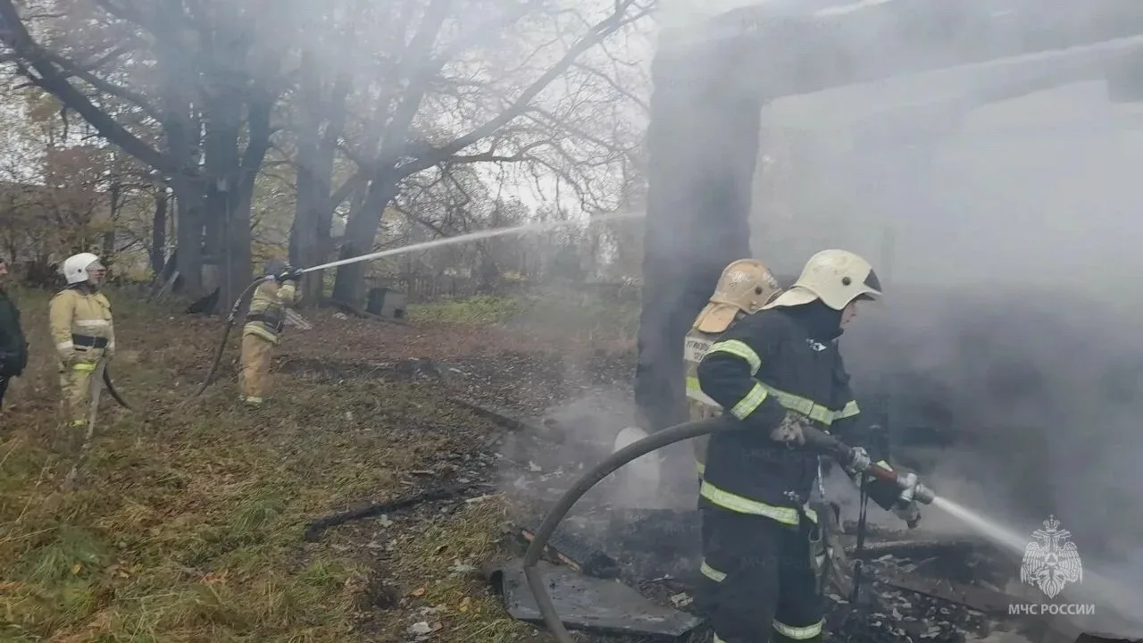 Мужчина погиб при пожаре в Макарове