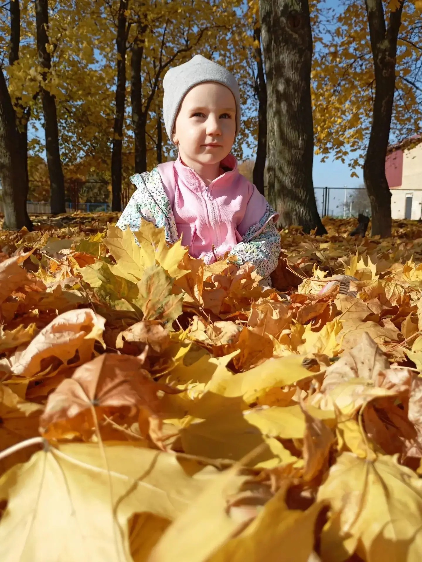Прогулка в детском саду - это всегда веселье и радость! 🏘👧🧒