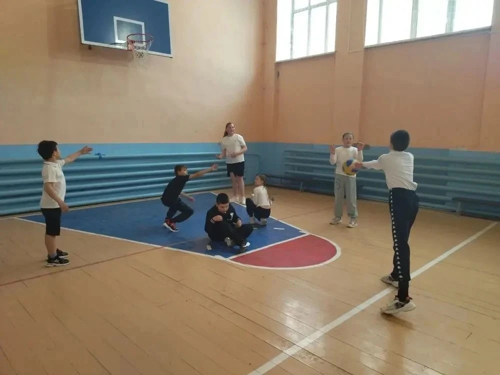 16 октября в школе прошли спортивные соревнования среди учащихся 7-11 классов - "Мы за ...
