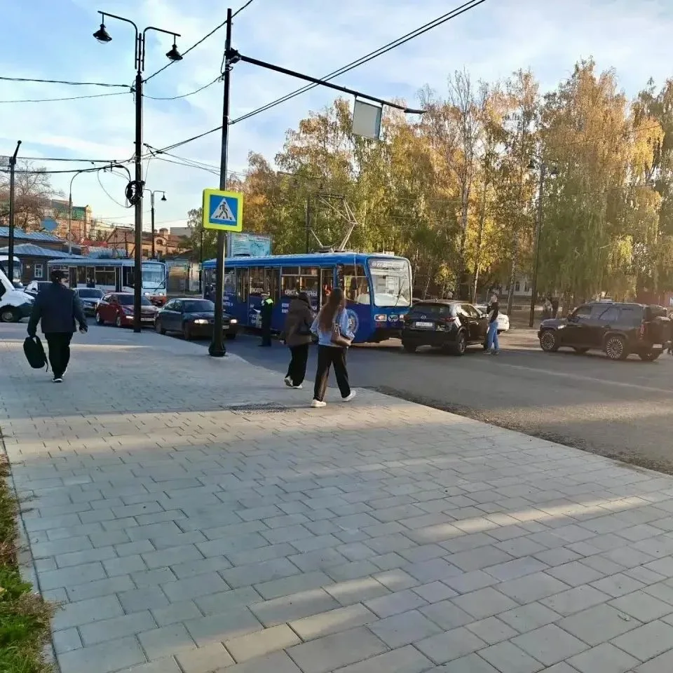 😐 На Спасской произошла авария: водитель Mazda подставился под трамвай при выезде с бу...