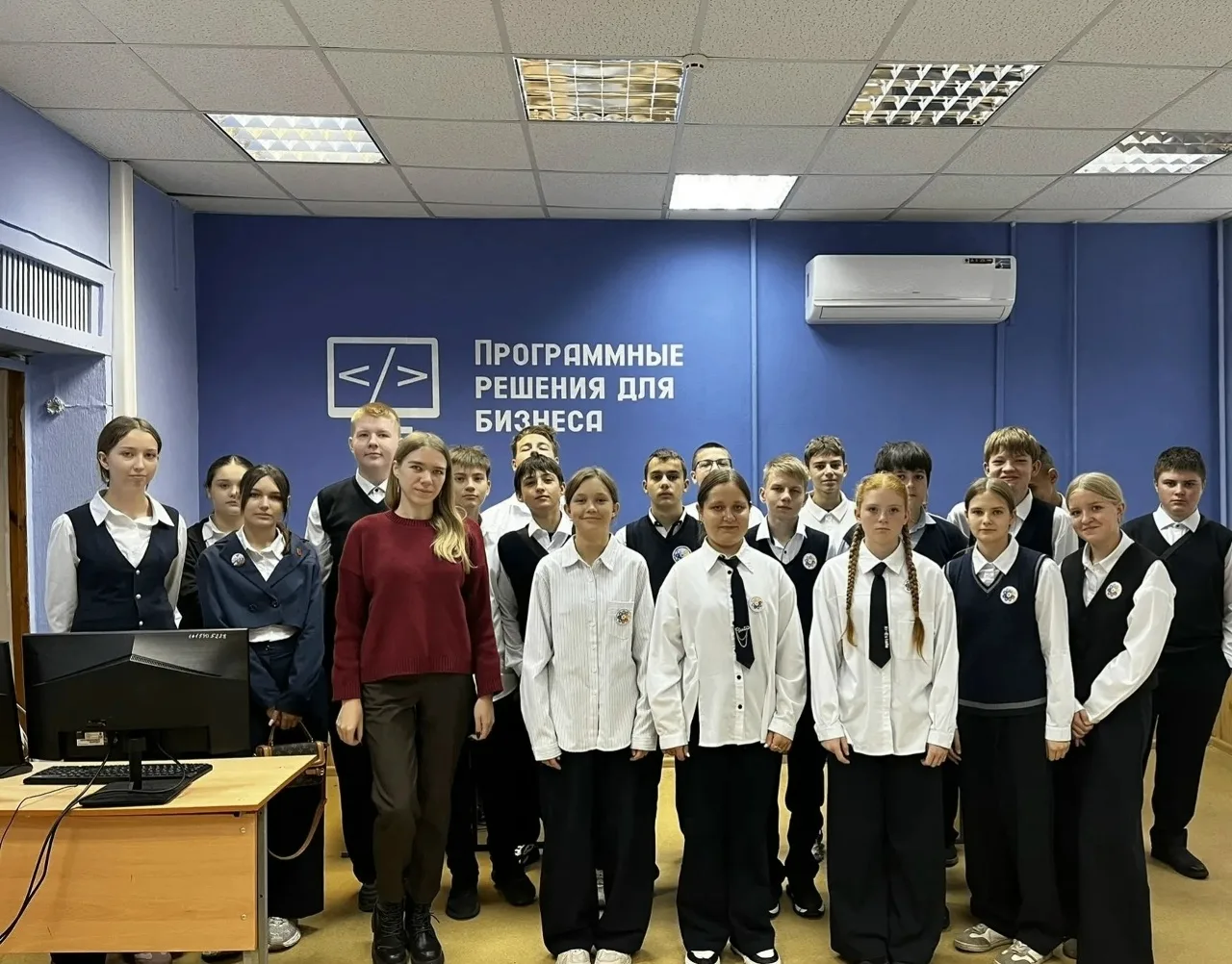 🎉 «От школьной скамьи к большим возможностям: 8 класс Новопоселёновской школы в Полите...