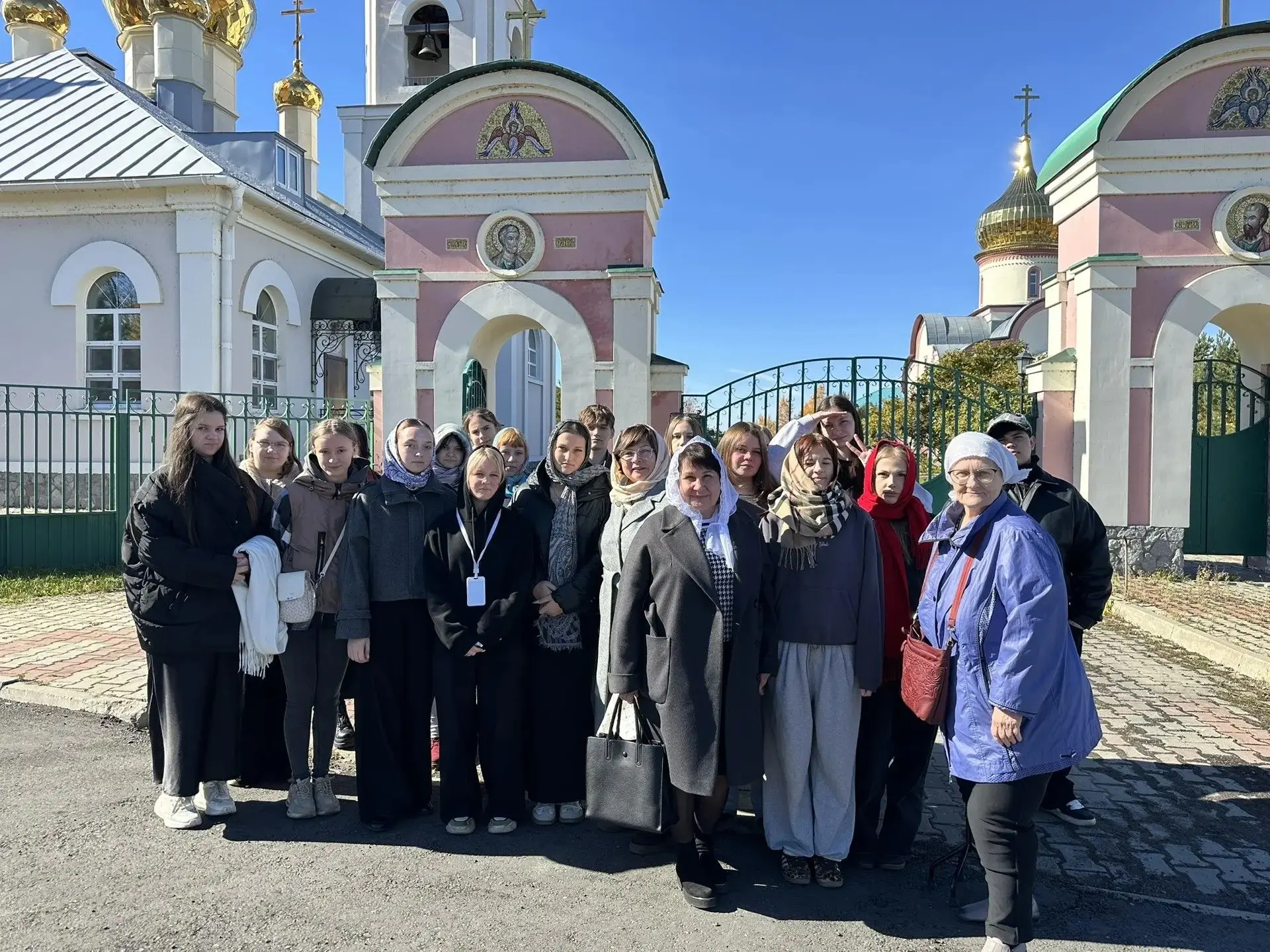 7 октября группа наших студентов побывала с экскурсией в Свято-Петропавловском женском ...