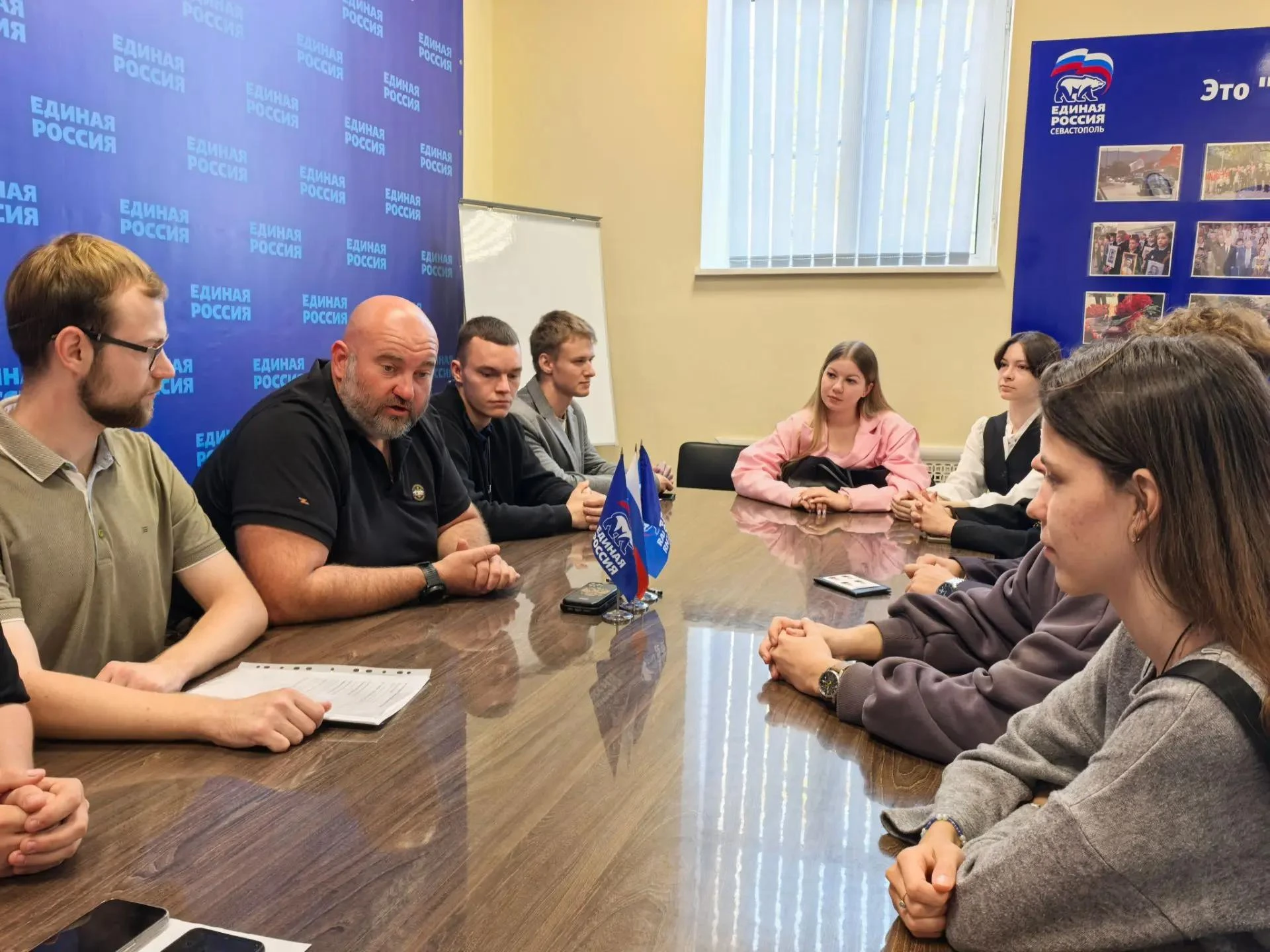На площадке «Единой России» возобновляем встречи со сторонниками партии. На днях встреч...