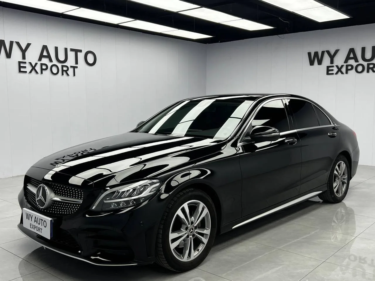 🚗 Название: Mercedes-Benz C-Class