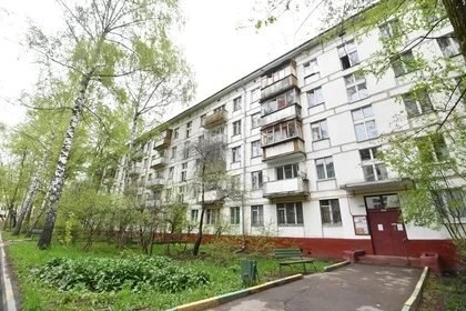 Многодетная семья в Ростове не захотела уходить из проданной за долги квартиры