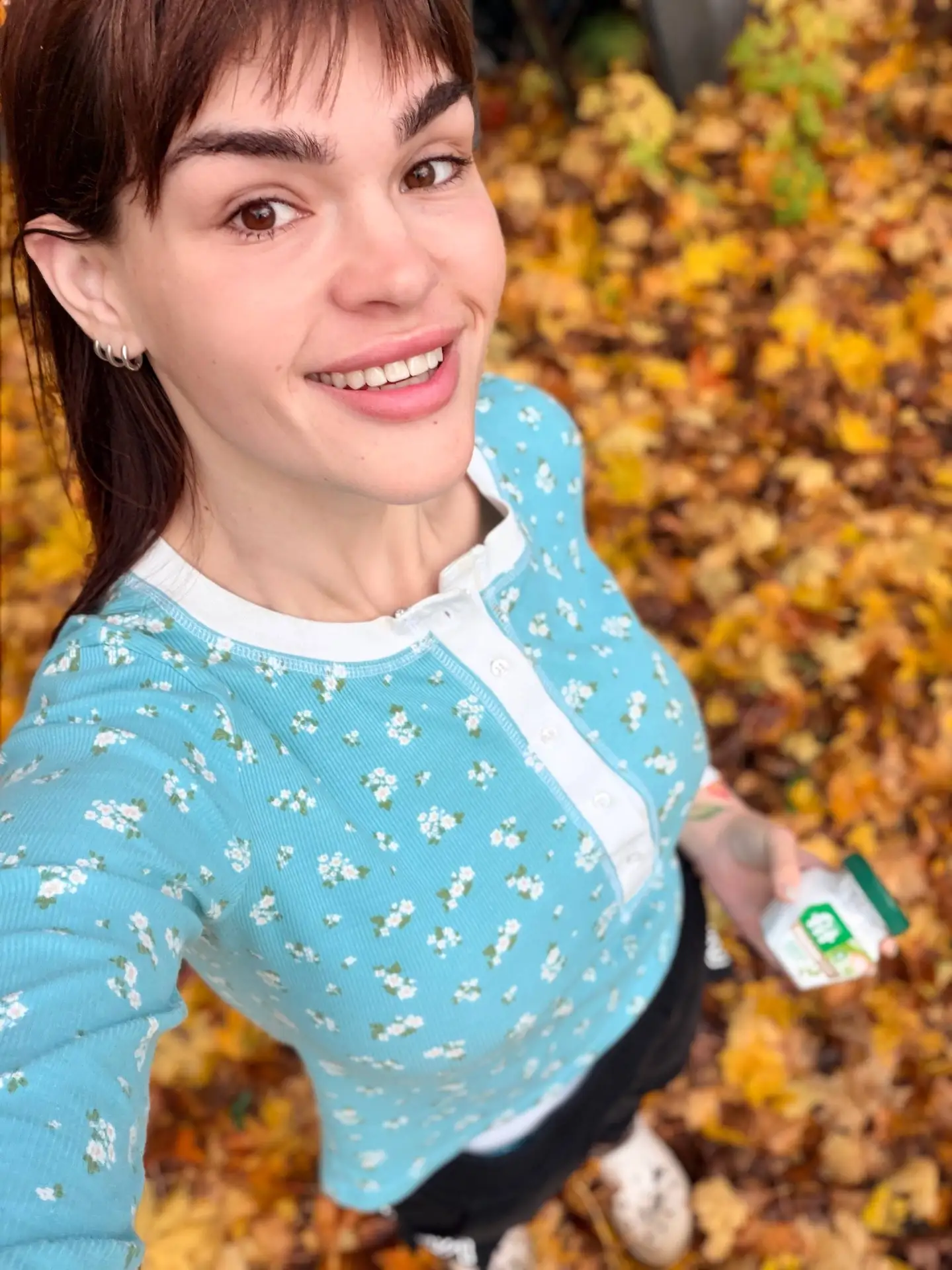 Забыла фитпарад в машине, вышла — а утро встречает золотой осенью 🍂