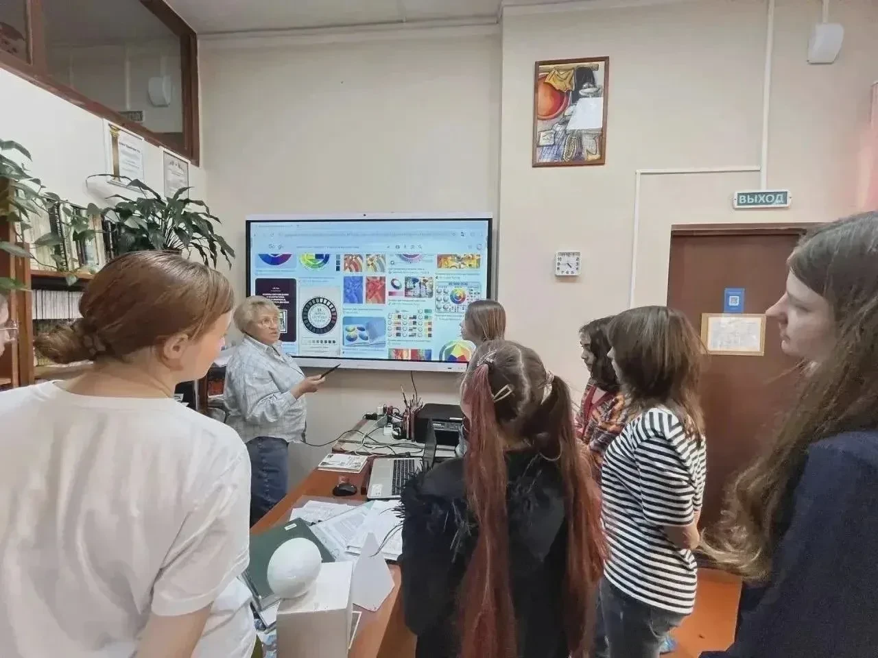 Три школы искусств в Сочи получили новое оборудование. В ДШИ №1 завезли интерактивные д...