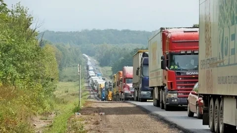 Проезд большегрузов по гравийным дорогам Удмуртии ограничат на месяц