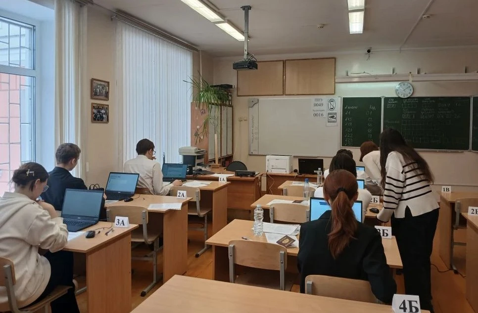 Орловским педагогам с 1 октября добавили по 1,3 тысячи рублей в месяц