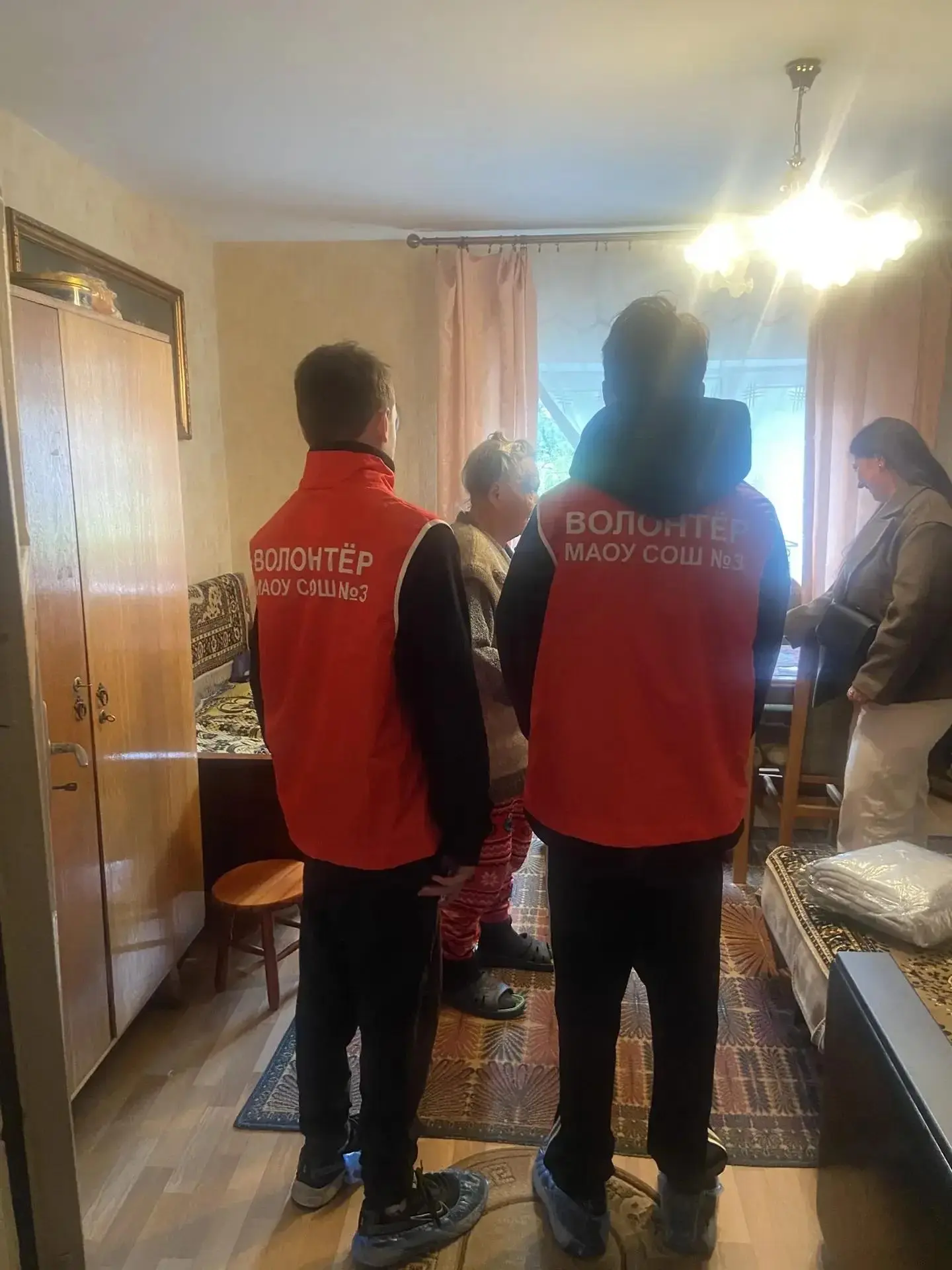 С теплом и благодарностью к старшему поколению