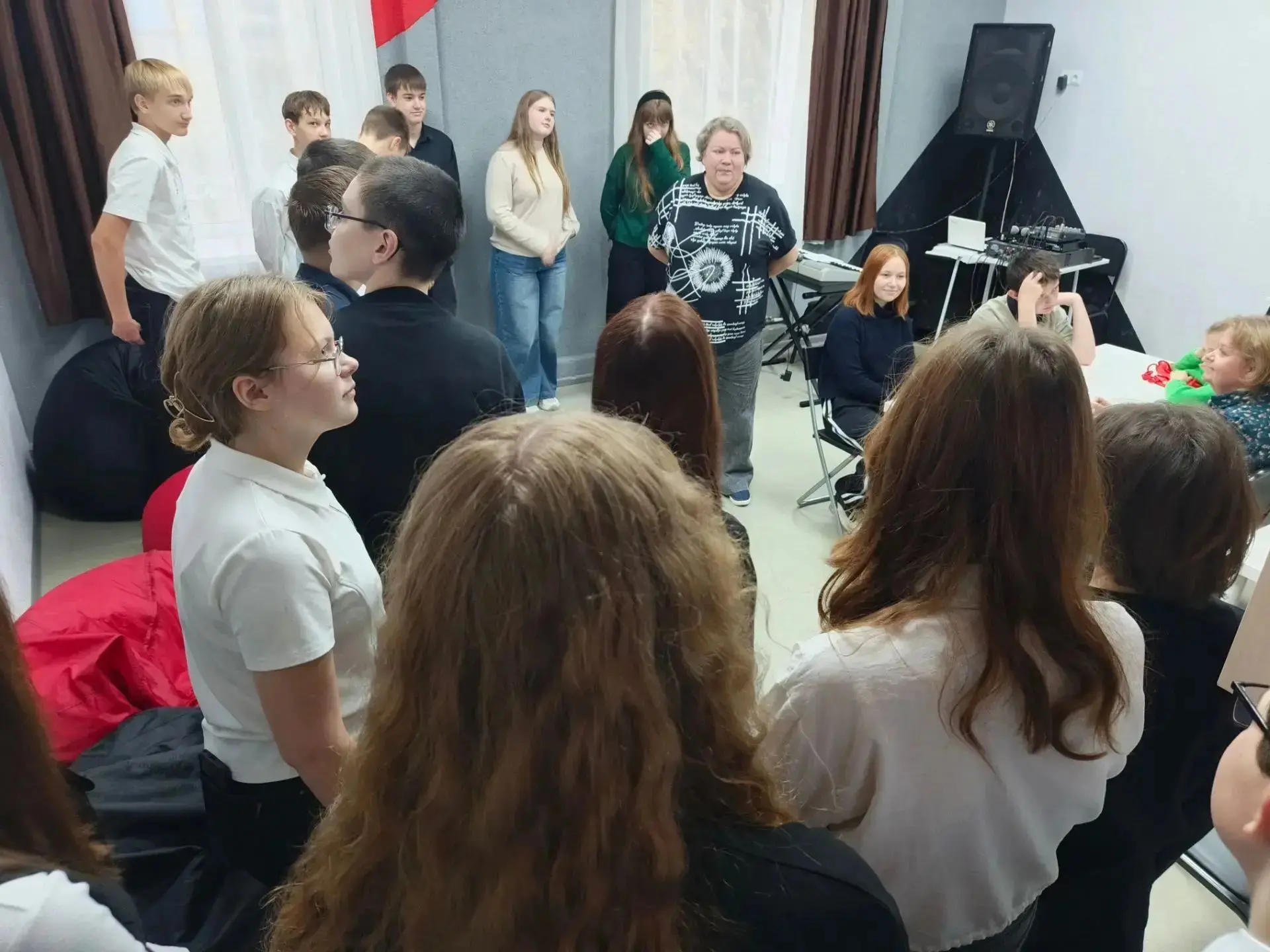 12 октября обучающиеся 8б класса посетили МАУ "Центр культуры и досуга". Специалистами ...