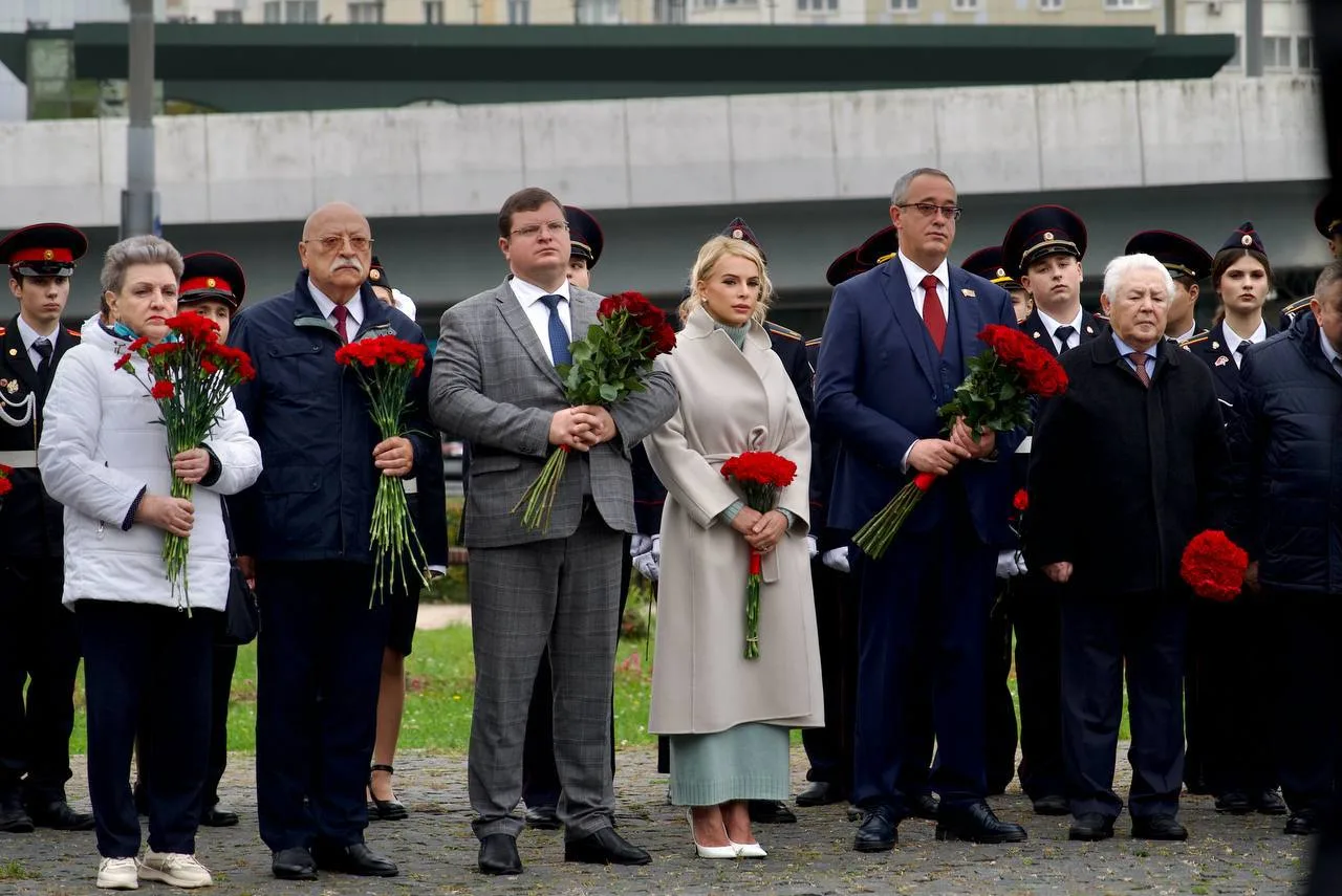 🕊Сегодня у памятника «Ополченцы Москвы» в Хорошёво-Мнёвниках прошла торжественная цере...
