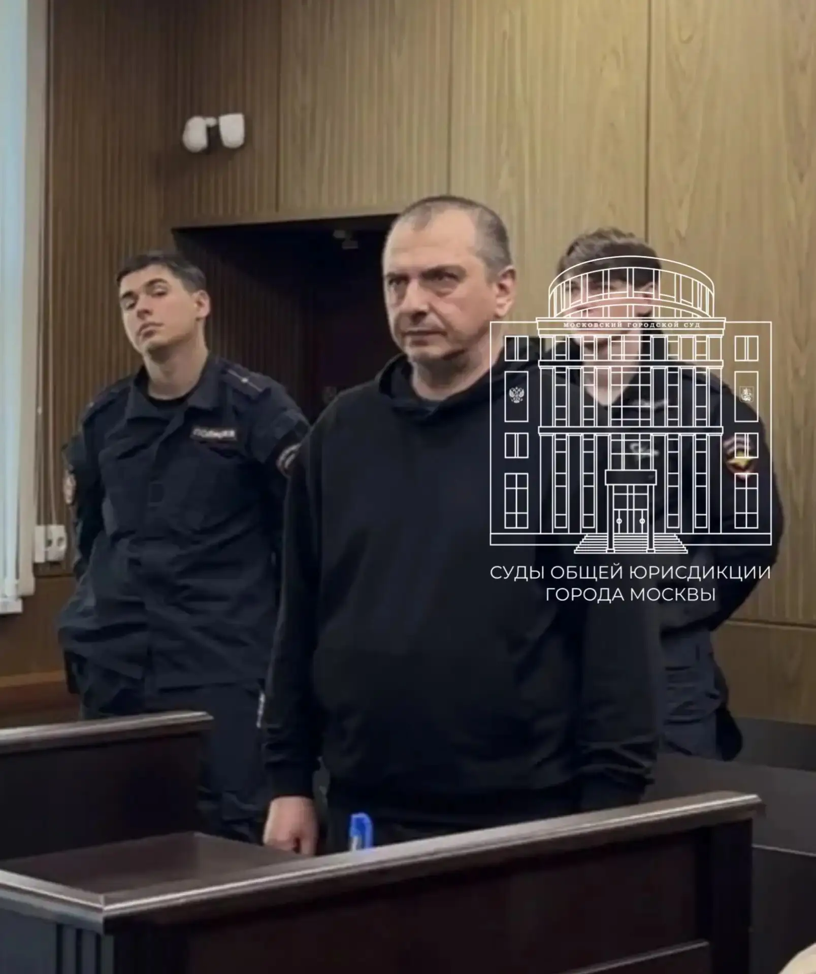 Суд арестовал одного из обвиняемых по делу об участии в банде, совершившей убийство сле...