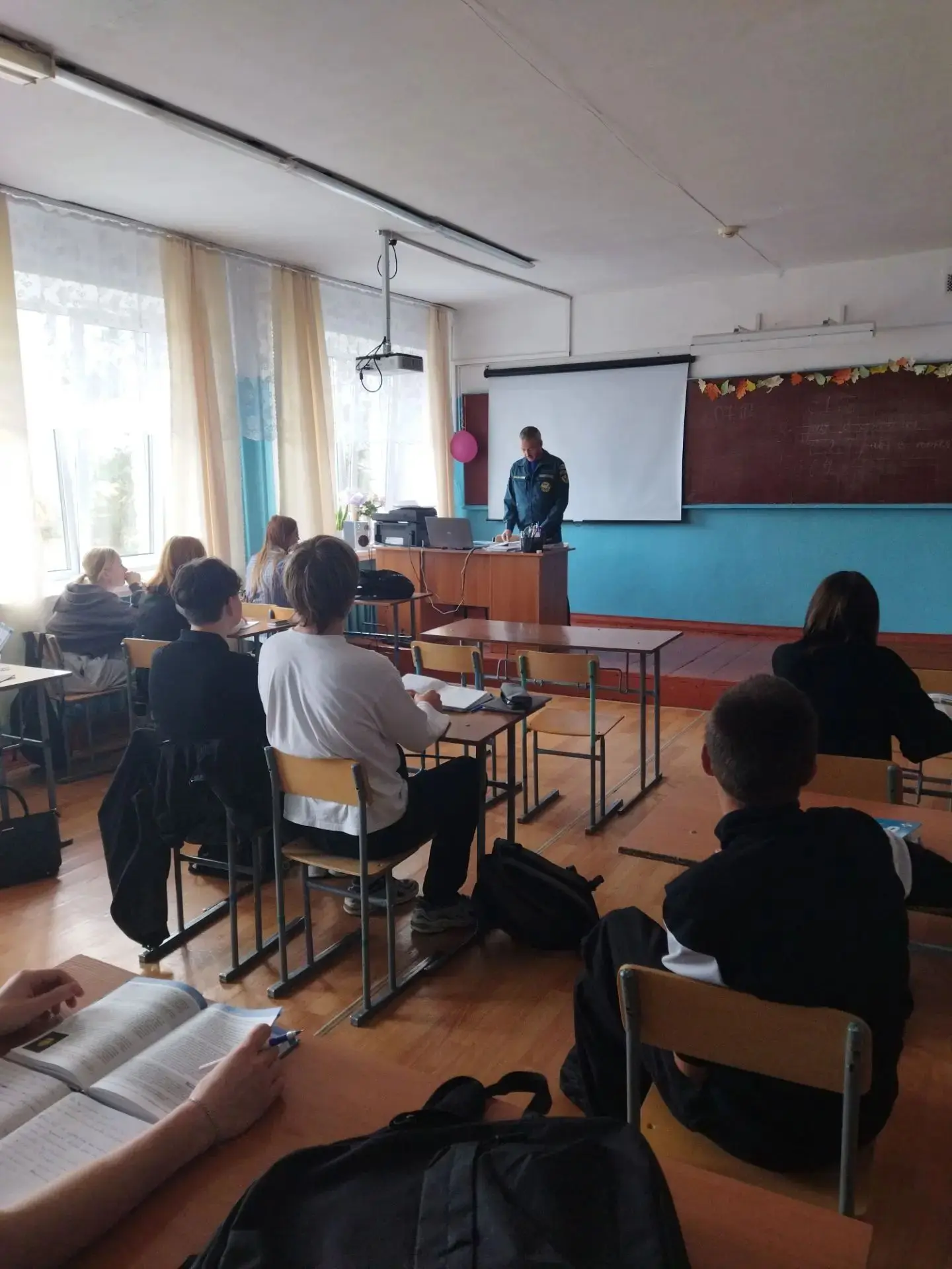 В рамках тренировки по гражданской обороне 7 октября в нашей школе состоялся Всероссийс...