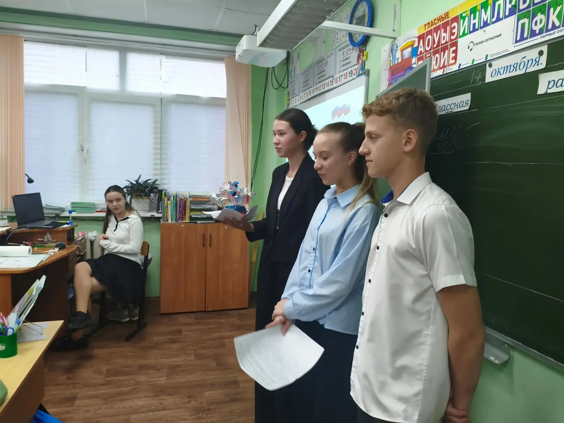 В рамках реализации программы наставничества ученики 8 "Б" класса провели в 4 "Б" класс...
