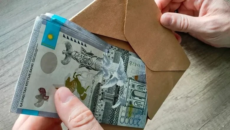 При задержке зарплаты работник вправе требовать не только погашения долга, но и пени за...