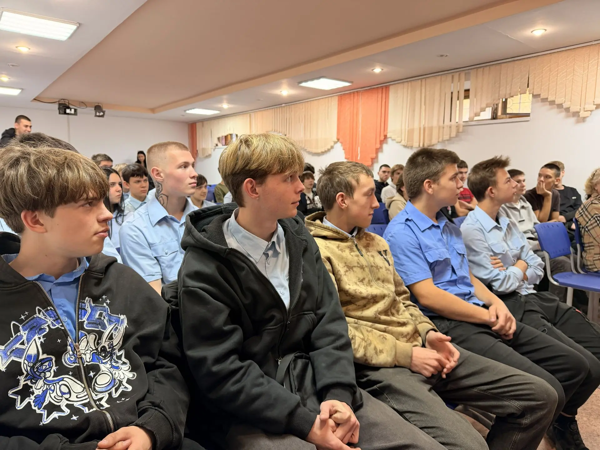 Встреча получилась тёплой и искренней. Наши гости — люди, чья молодость пришлась на сур...