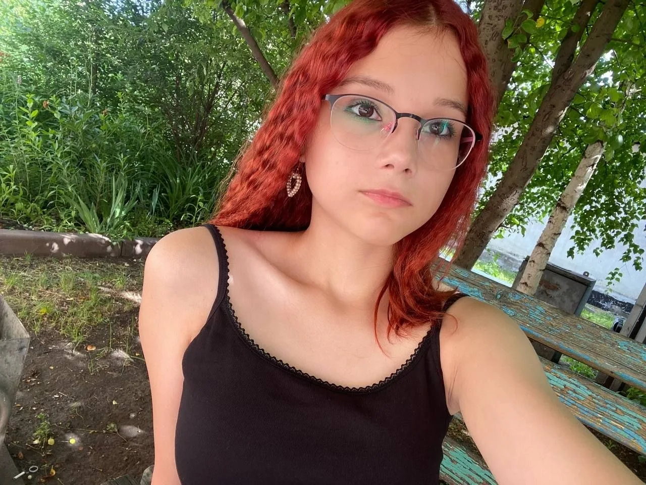 Анон понравилась девочка. Видел около 16 школы с какой-то девочкой вчера. Фото у друга ...