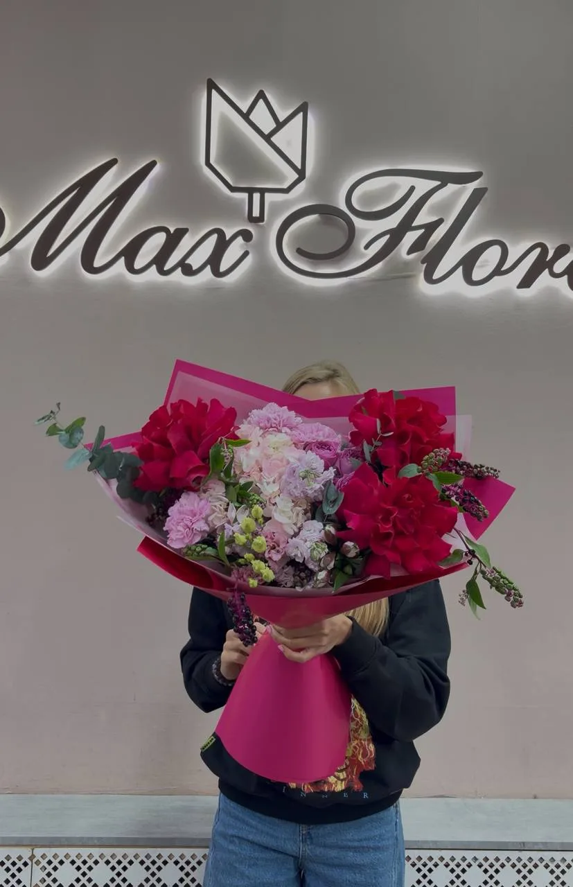 Бесплатная доставка цветов https://maxflorabuket.ru/collection/bukety