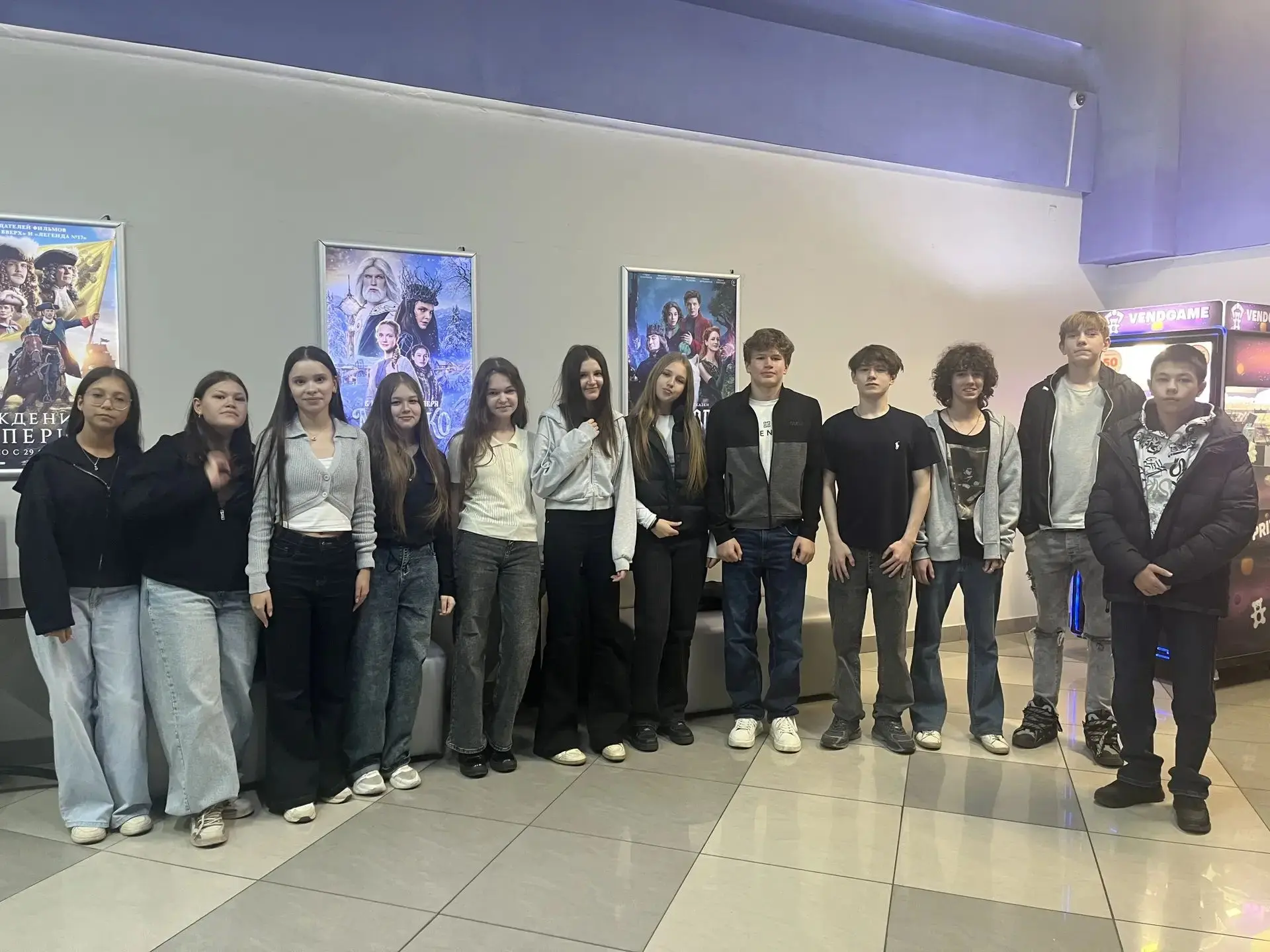 Ученики 9«Б» сегодня посетили кинотеатр и посмотрели фильм «Битва моторов» 🎦