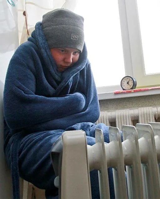 🥶 Добрый день! Вопрос: на Муромской 18 до сих пор нет отопления, замерзаем. Когда уже ...