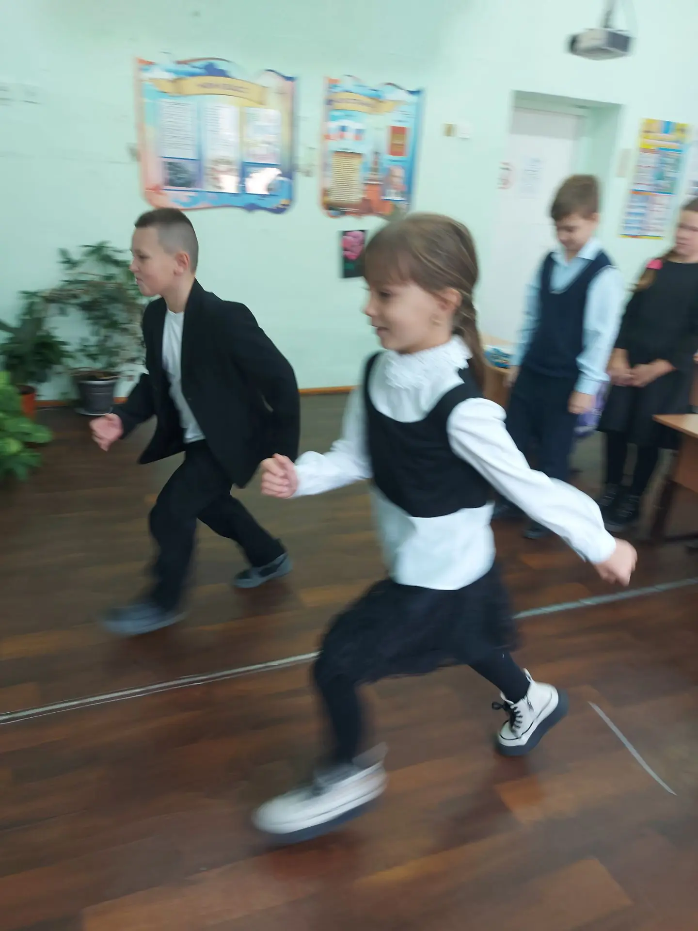 🏃‍♂️🏃‍♀️ Гонка за знаниями: математическая эстафета во 2-м классе!