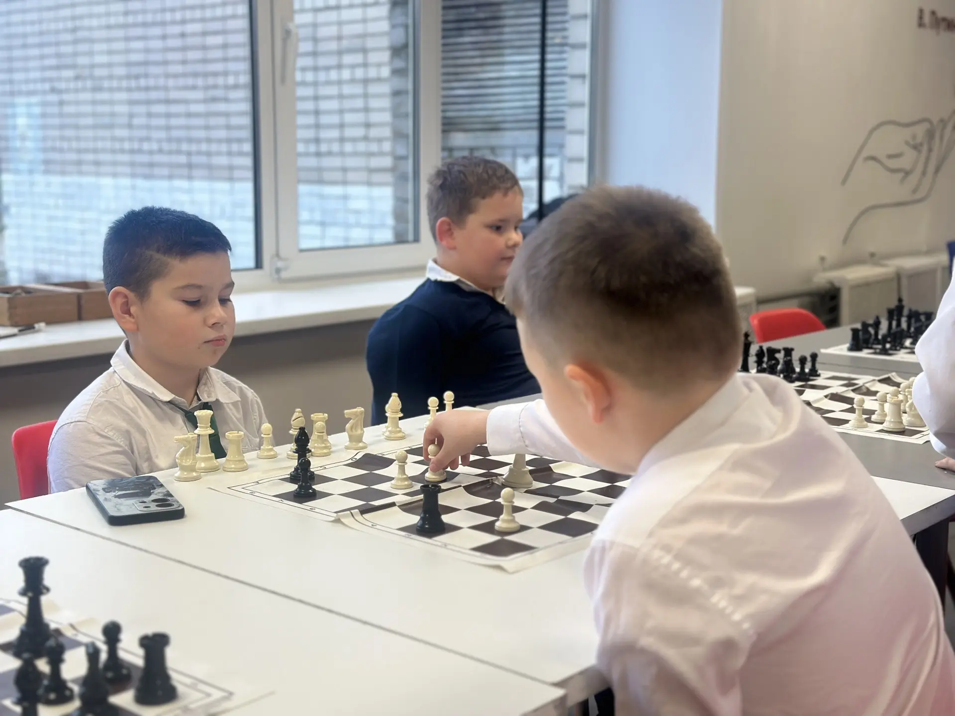 Сегодня понедельник — шахматный день! Удачи в игре и красивых побед!