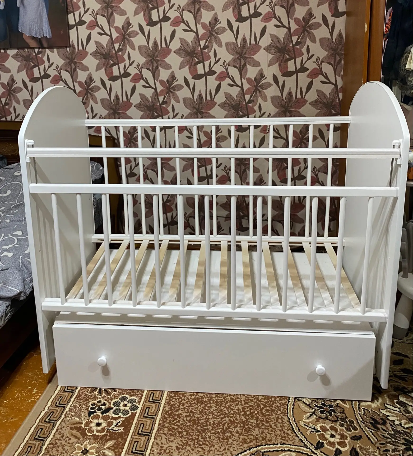Продам детскую кровать без ящика. Размер кровати 120 х 60.