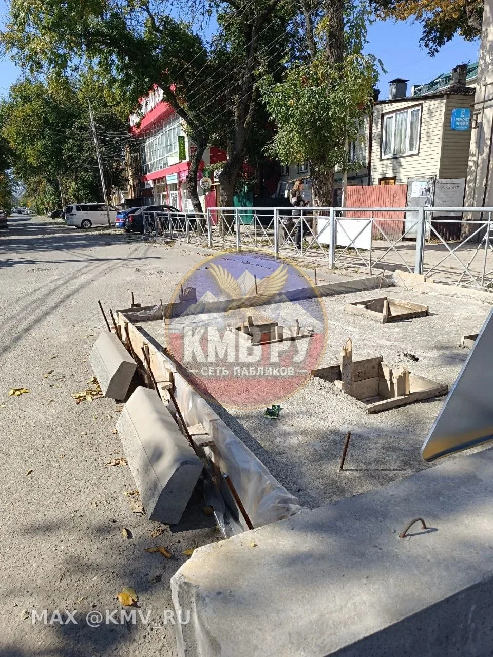 А кто-нибудь в курсе что это за конструкция посередине дороги на повороте Володарского-...