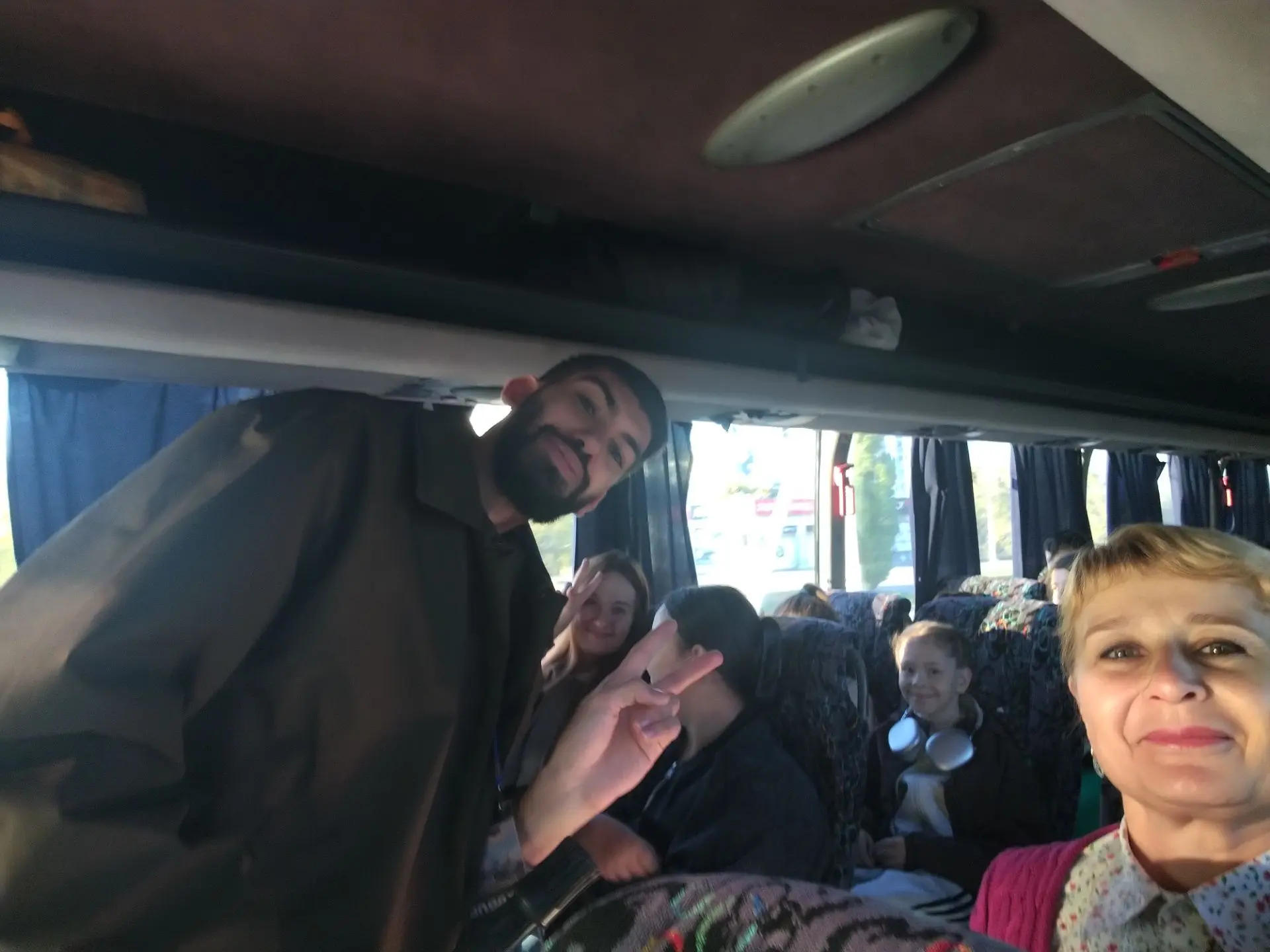 👍😉🤗🚍 Большая команда ребят и их родителей направилась в путешествие!