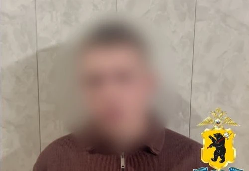 Сотрудники полиции выявили одного из граждан, наносивших надписи на стену арки дома на ...