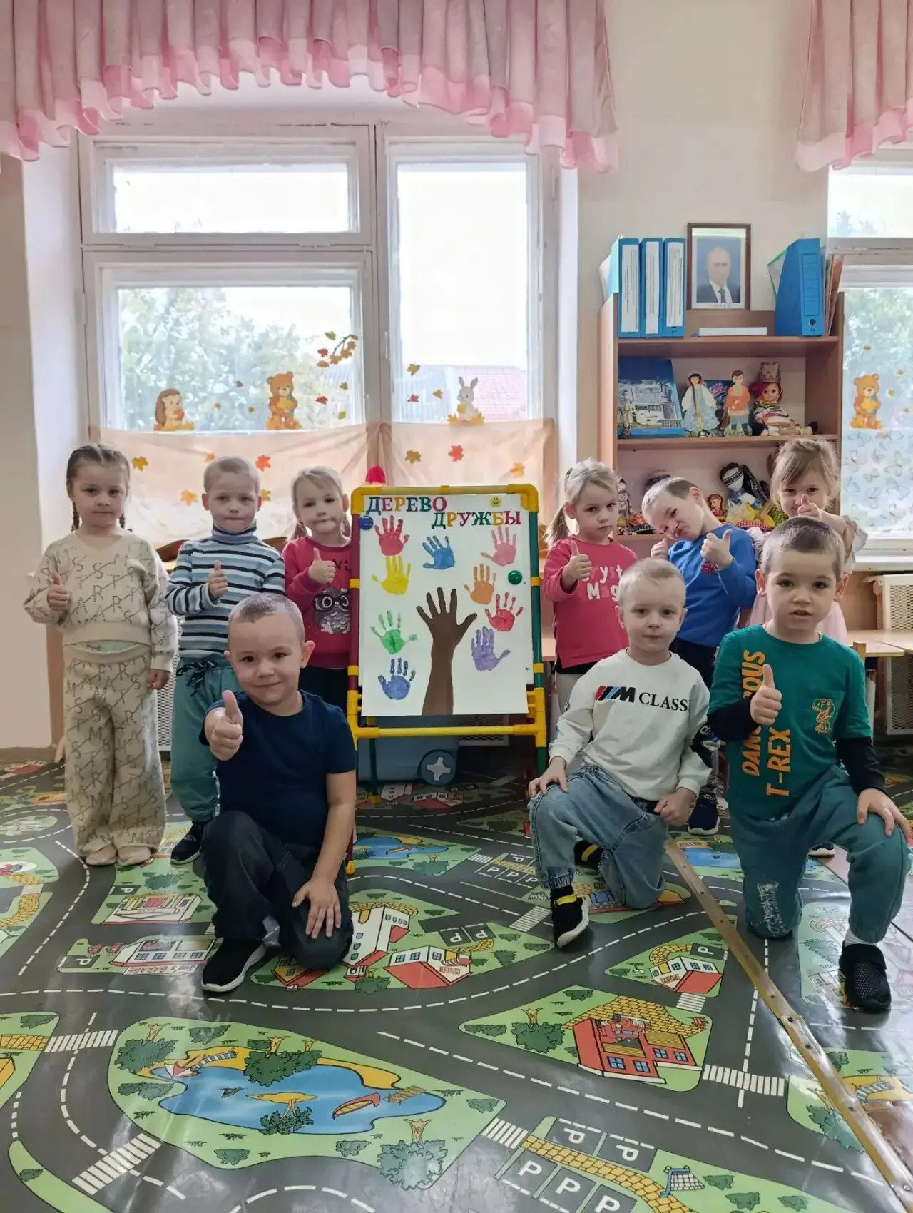 🤝 В средних группах «Космонавты» и «Звездочки» прошла тематическая неделя «Со мной мои...