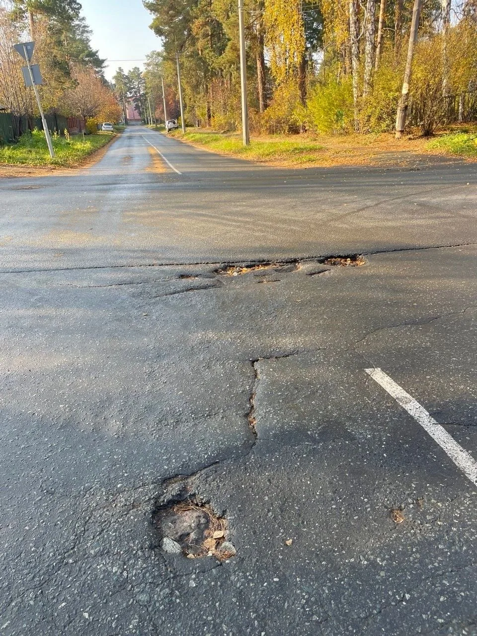 На перекрёстке улиц Семашко и Колыванова образовалась яма! Водители, будьте аккуратны. ...