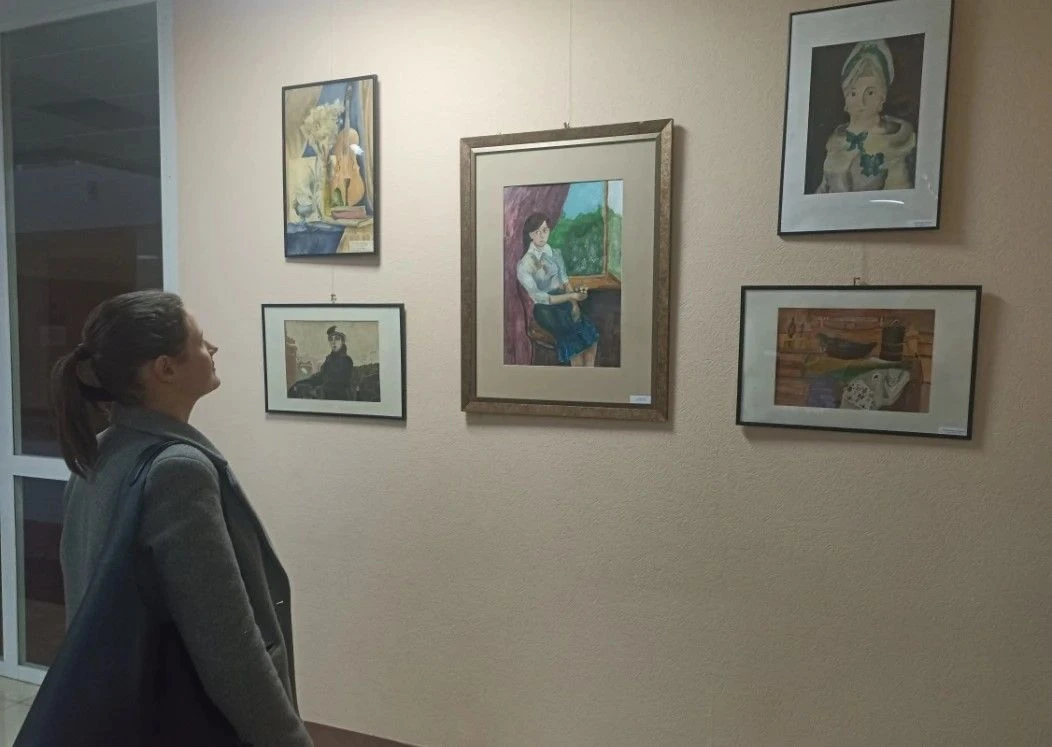 🎉 Выставка выпускников ДШИ: итог большого творческого пути! 🎉Недавно в холле нашей шк...