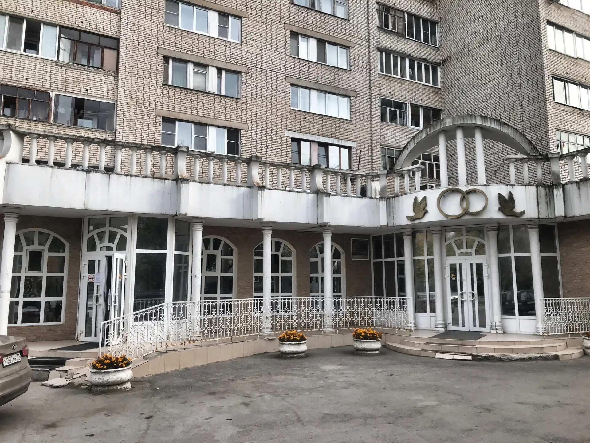 Слышали новость? ЗАГС закрывать окончательно собираются наш. Типо потому что все итак р...