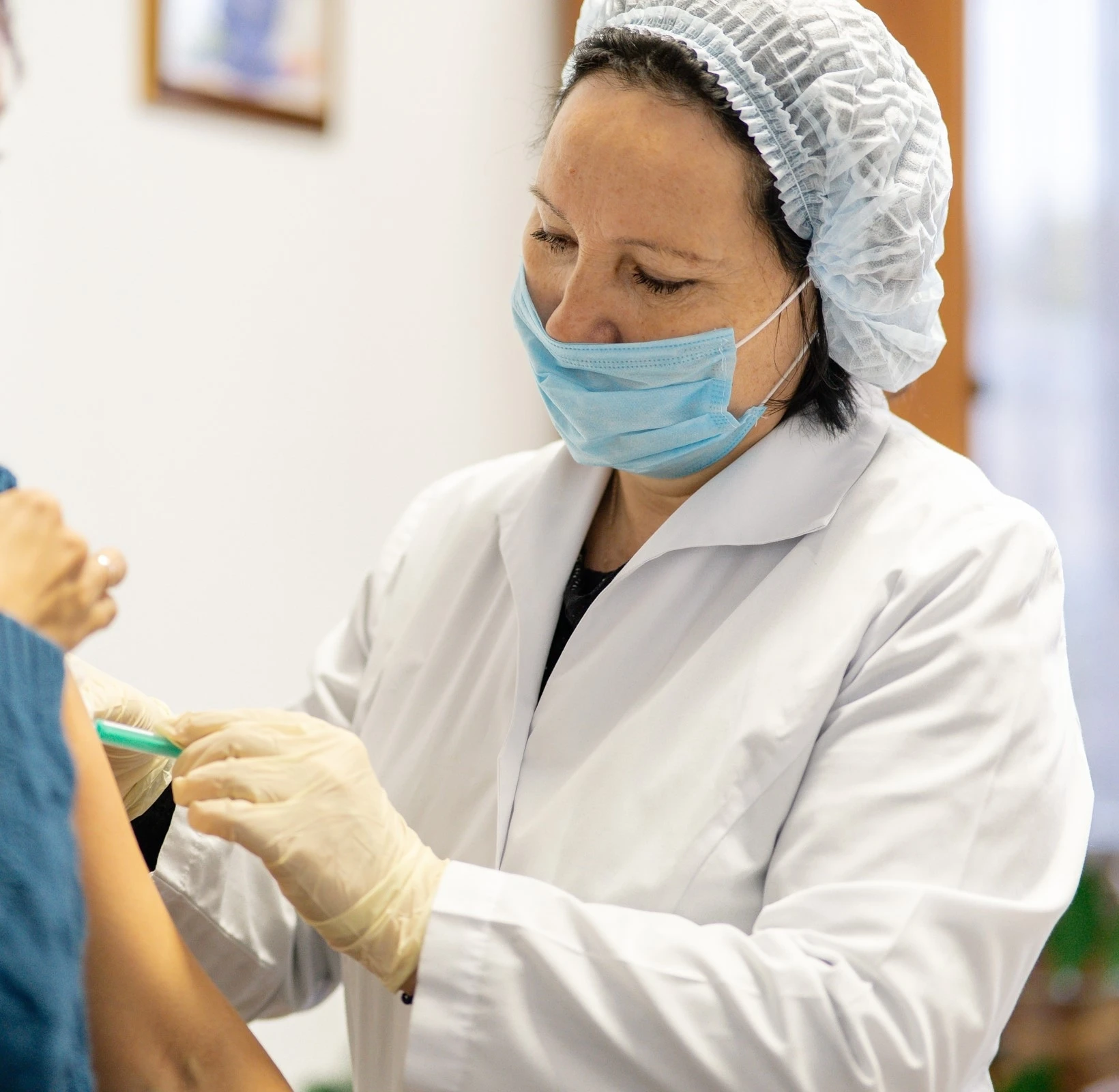 В Чайковском продолжается вакцинация от гриппа.