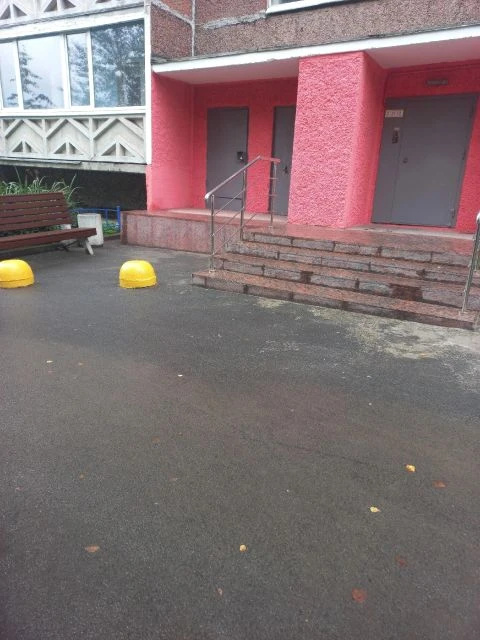 Территориальное общественное самоуправление отремонтировало входные группы дома на Ключ...